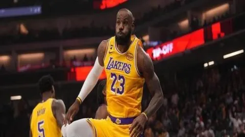 姆巴佩表现获平图斯认可，球队氛围热烈共庆胜利